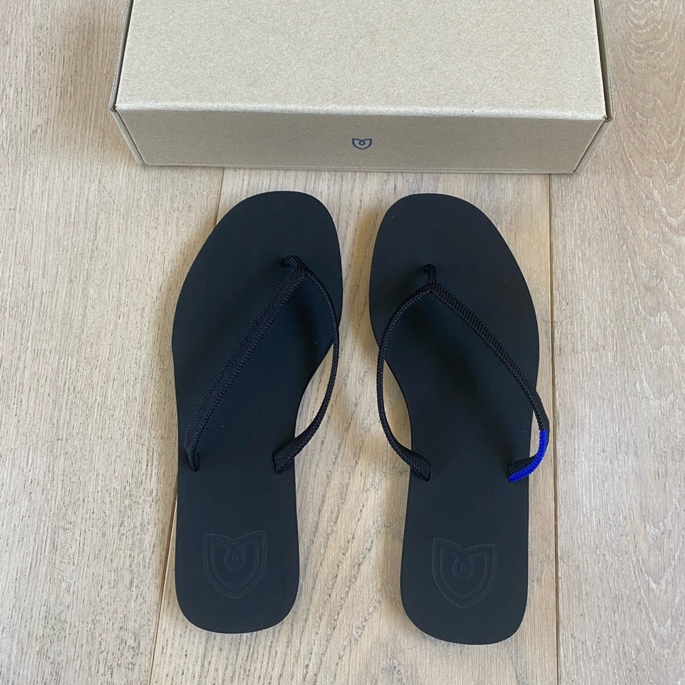 Rothy's Black Flip Flop Sandals